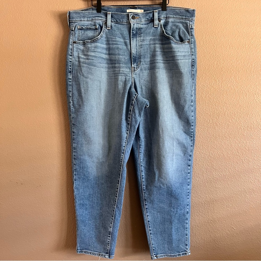 Levi's High Waisted Mom Jeans Size 18W